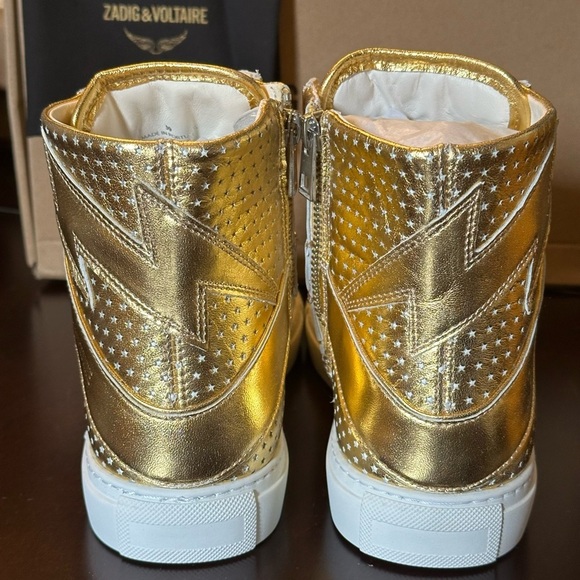 NIB Zadig & Voltaire HIGH FLASH VINTAGE METAL
Perforated Stars 39 Gold Hightop 8 - Picture 10 of 14